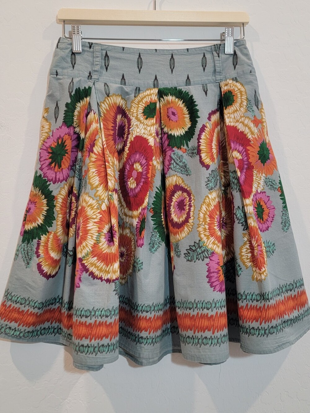 Women's Beautiful Midi Boho Floral Full Pleated Skirt Size Medium